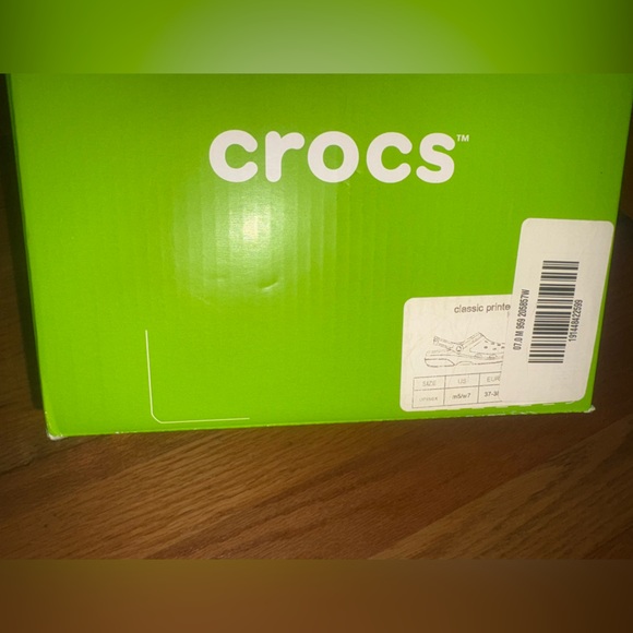 Classic Dual Comfort Crocs w/ Fleece Lining 🐆 - Picture 7 of 7